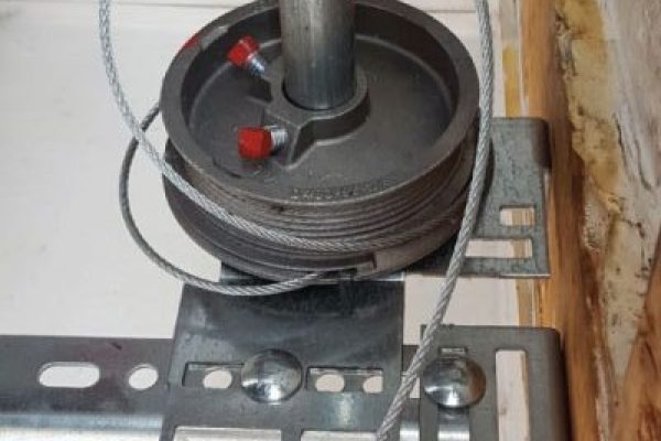 Garage-Door-Cable-Repair1-qe86uqm4x2uuw1bicqg93fvxggb9j731ld3y9mrw68